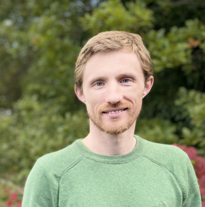 Profile picture of Prof Simon Robinson.