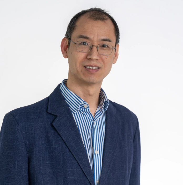 Bio image of Professor Qingwei Wang