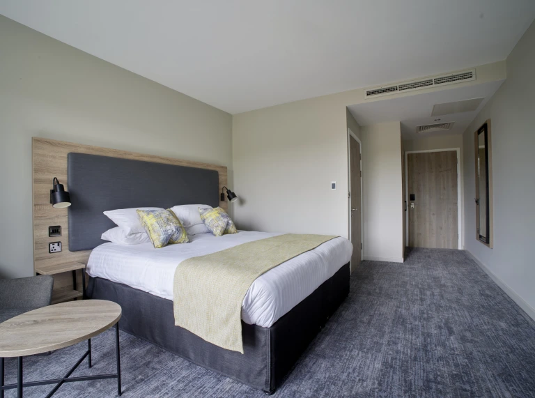 Tŷ Newport Hotel bedroom