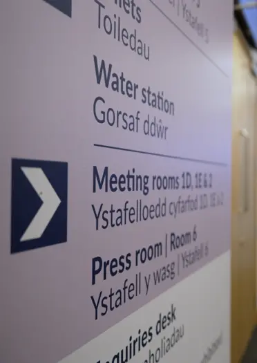 Bilingual signage RCGP25