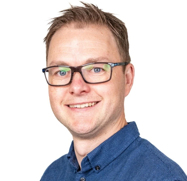 Bio image of Dr Andrew Cooke