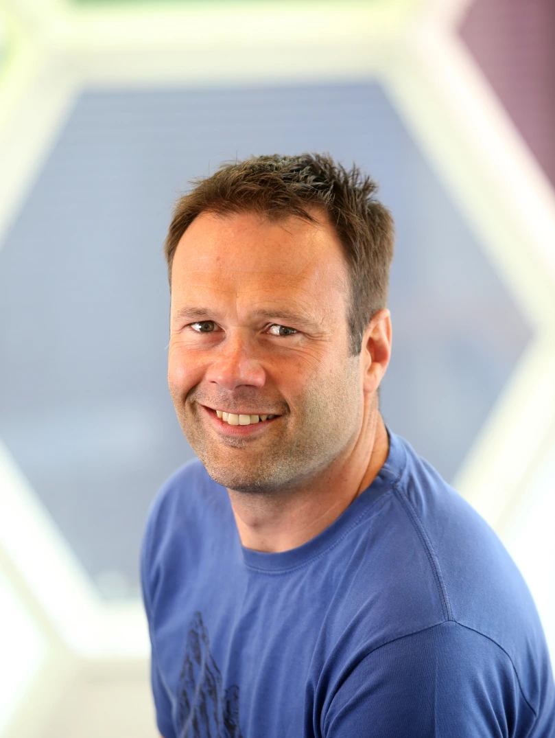 Profile picture of Dr Lee Parry.