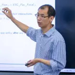 Bio image of Professor Qingwei Wang 